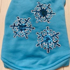 Snowflakes ❄️ Dog or Cat Sweatshirt Size: Small